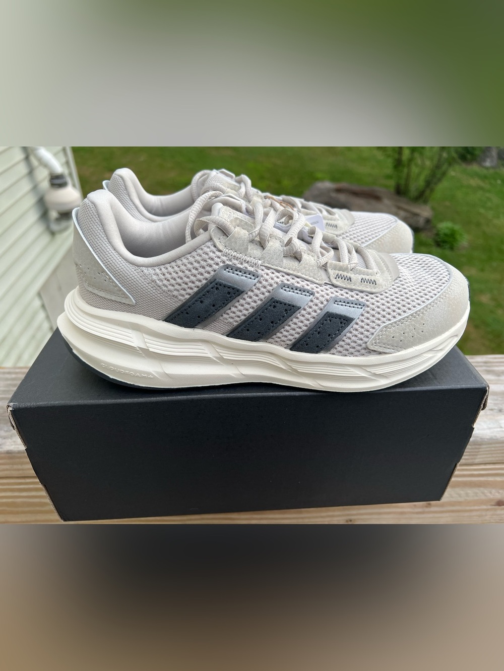 Adidas Womens Astrastar size US 7.5 (UK 6) *NEW*